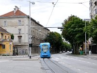 Tramvajska pruga od Vodovodne do Črnomerca 2011. godine. Mitnica kod Topničke vojarne će sljedećih godina biti premještena stotinjak metara zapadno na potok Črnomerec.jpg